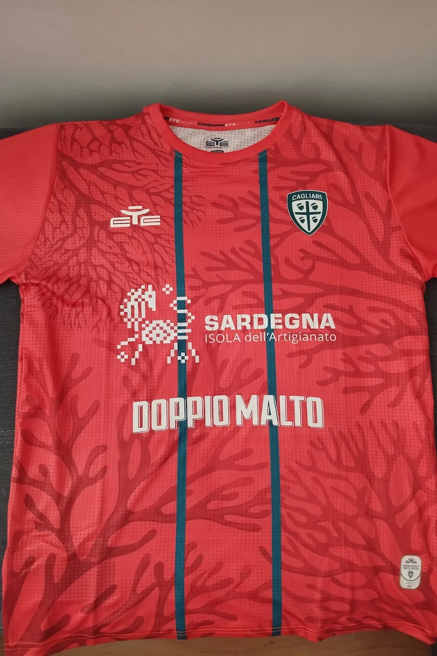 Mystery Box Piłkarski – koszulka Cagliari 25/26 otrzymana przez klienta Jersey Collection
