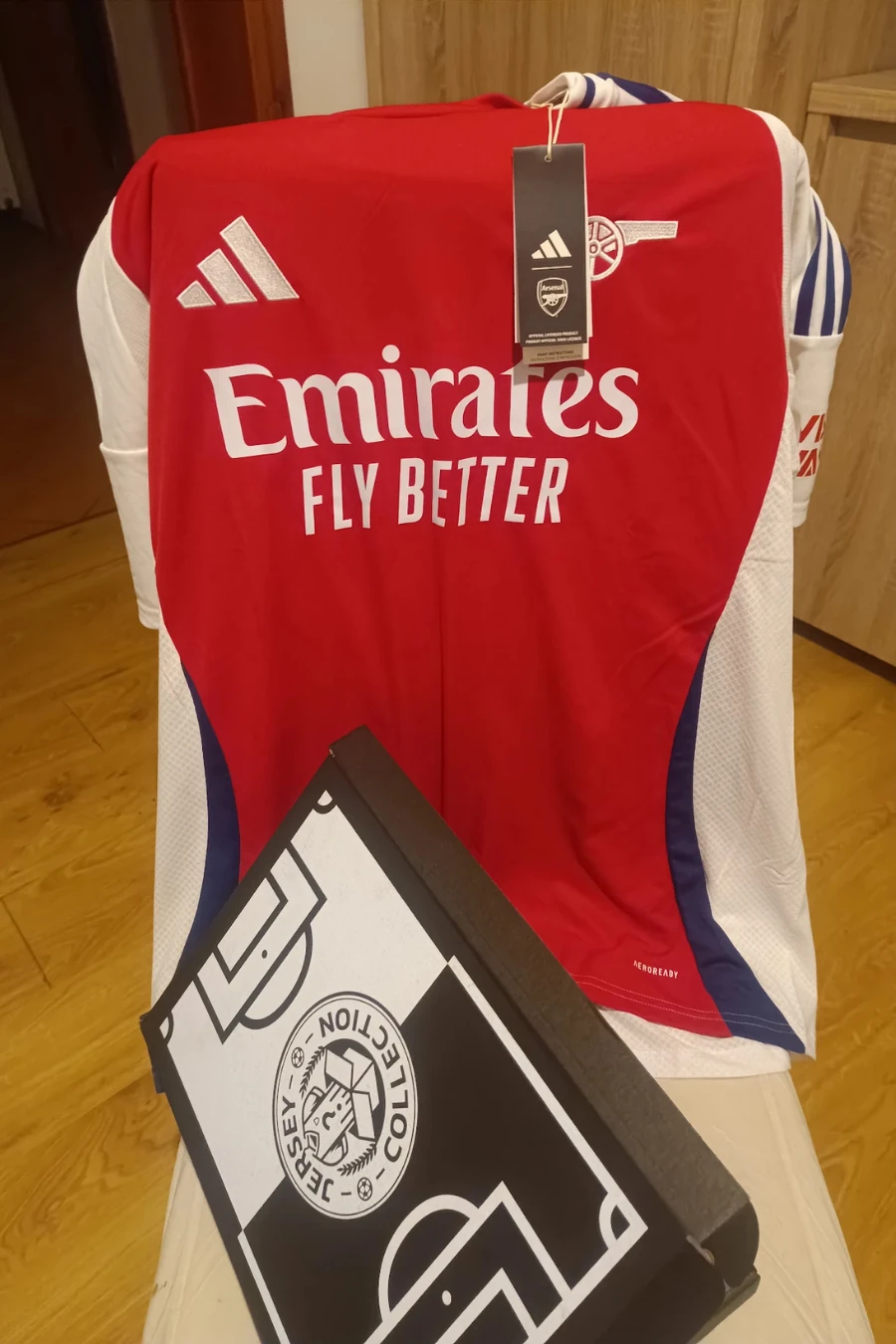 Mystery Box Piłkarski – domowa koszulka Arsenalu 2024/25 otrzymana przez klienta Jersey Collection